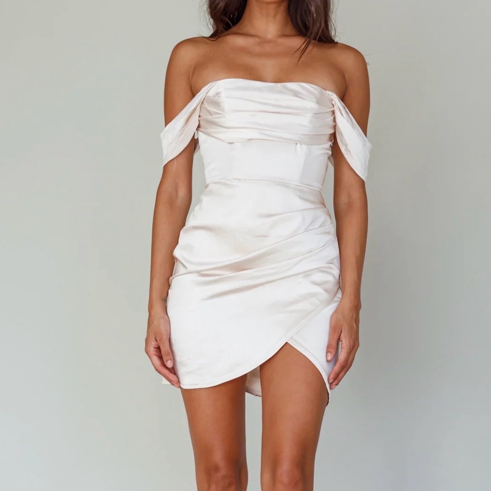 New with tags size US Small Selfie Leslie dress with boning Champagne color
